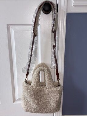 ASPEN SHERPA CROSSBODY HANDBAG TEDDY BEAR WITH REMOVABLE CROSSBODY STRAP NWT